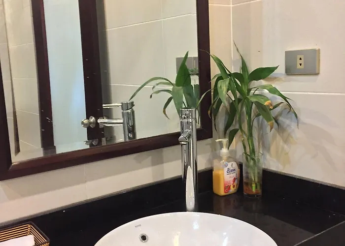 Golden Lotus Hotel 3*